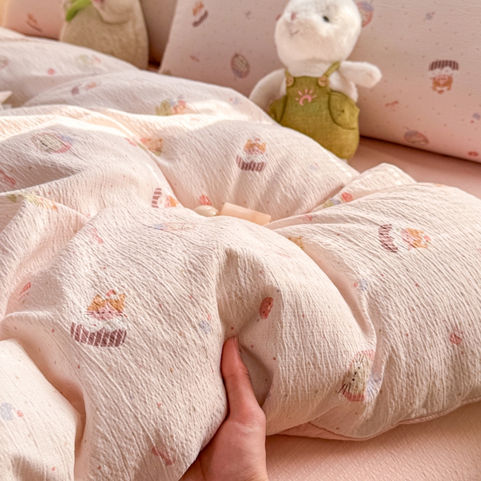 91家纺网 家纺一手货源 找家纺 丝芙妮家居 2026新款皱皱棉双层纱泡芙棉四件套 莓果冰淇淋