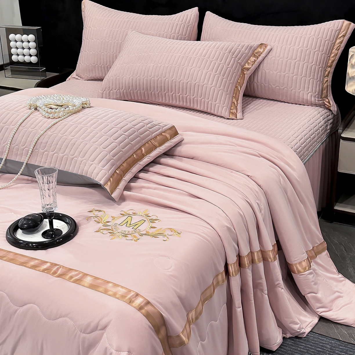 91家纺网 家纺一手货源 找家纺 （总）妮恒美家纺 2026新款凉感丝床盖夏被款绅士系列