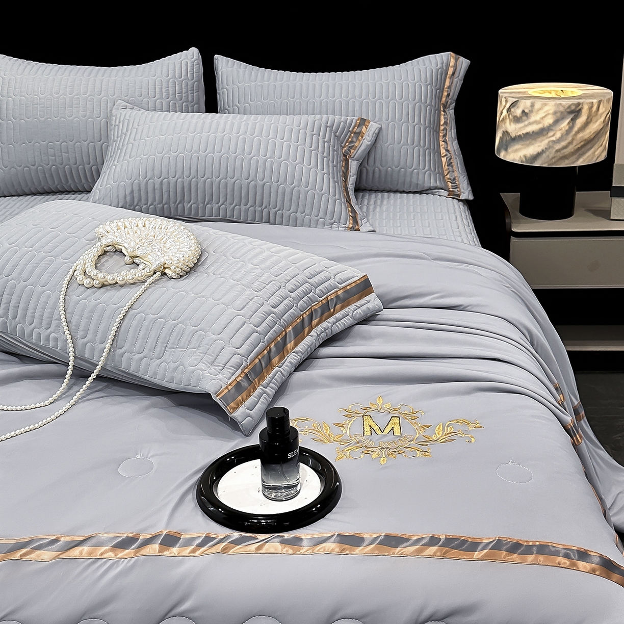 91家纺网 家纺一手货源 找家纺 （总）妮恒美家纺 2026新款凉感丝床盖夏被款绅士系列