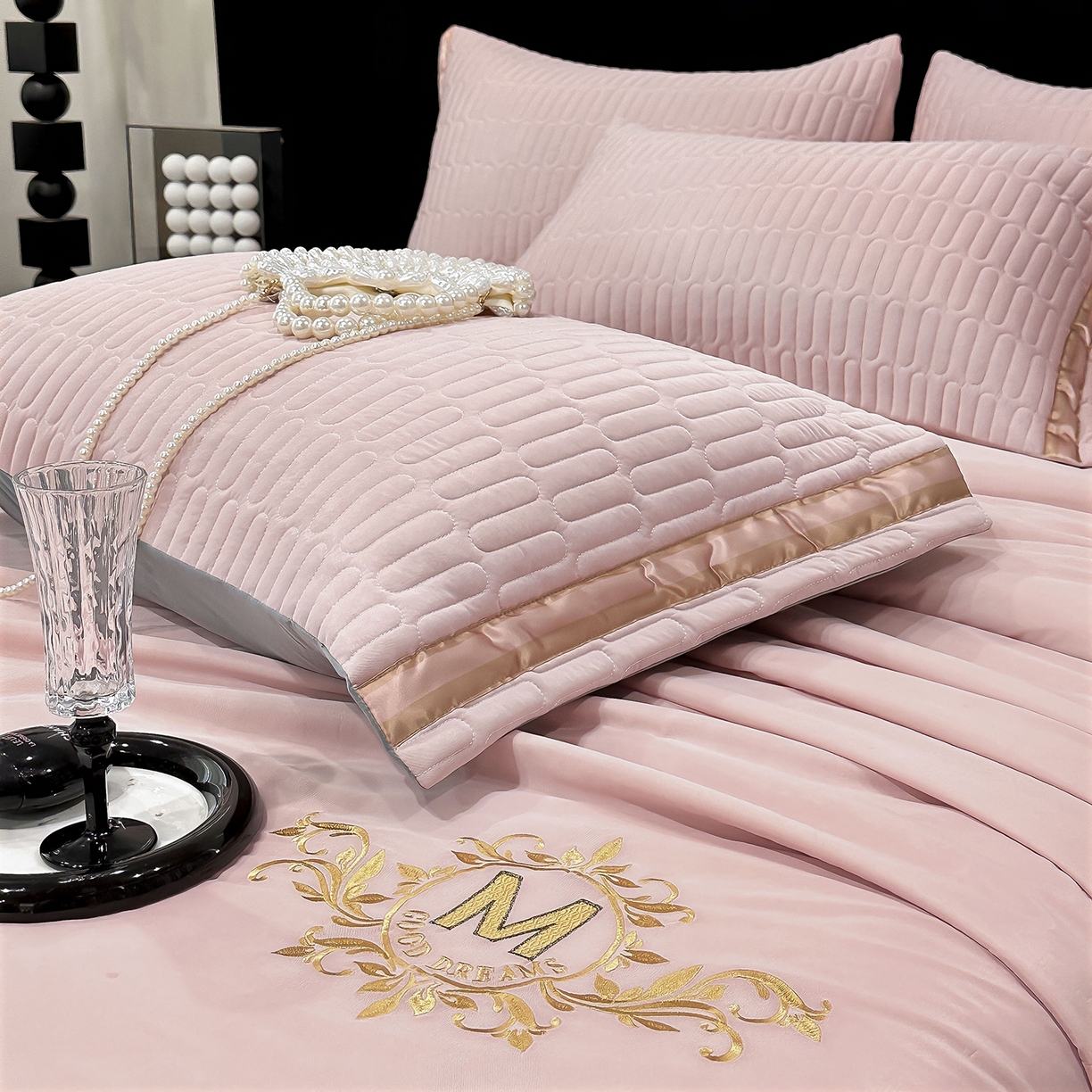 91家纺网 家纺一手货源 找家纺 妮恒美家纺 2026新款凉感丝床盖夏被款绅士系列 绅士豆沙