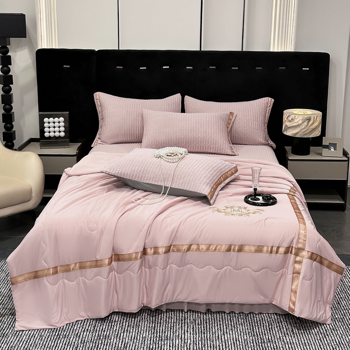 91家纺网 家纺一手货源 找家纺 妮恒美家纺 2026新款凉感丝床盖夏被款绅士系列 绅士豆沙