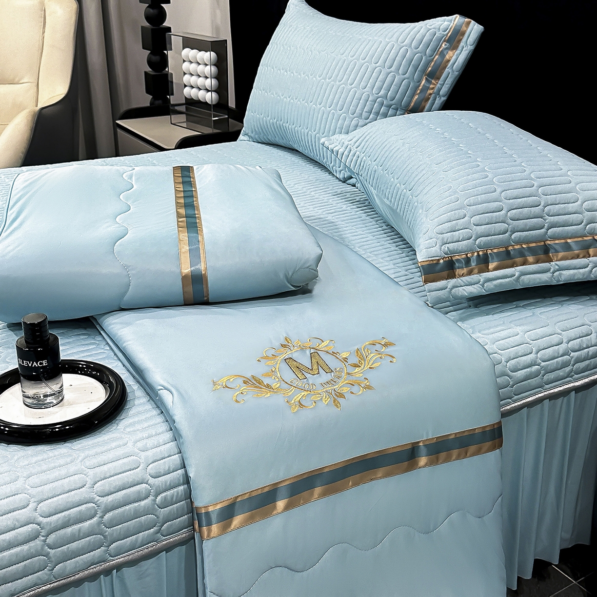 91家纺网 家纺一手货源 找家纺 妮恒美家纺 2026新款凉感丝床盖夏被款绅士系列 绅士海蓝