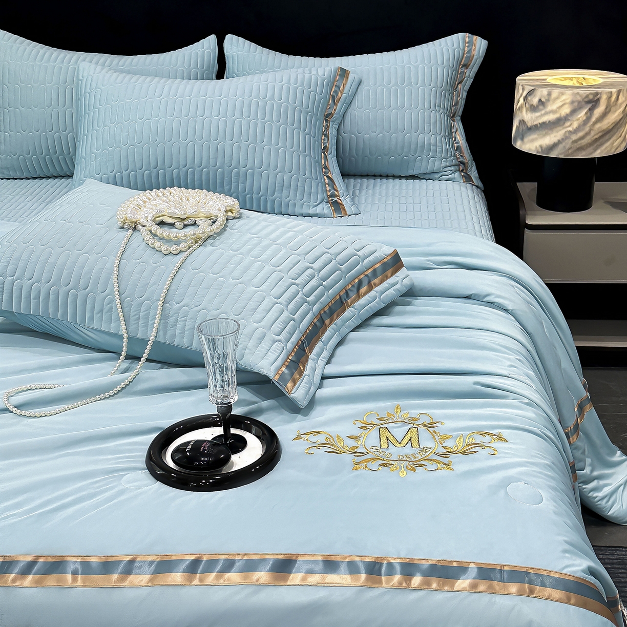 91家纺网 家纺一手货源 找家纺 妮恒美家纺 2026新款凉感丝床盖夏被款绅士系列 绅士海蓝