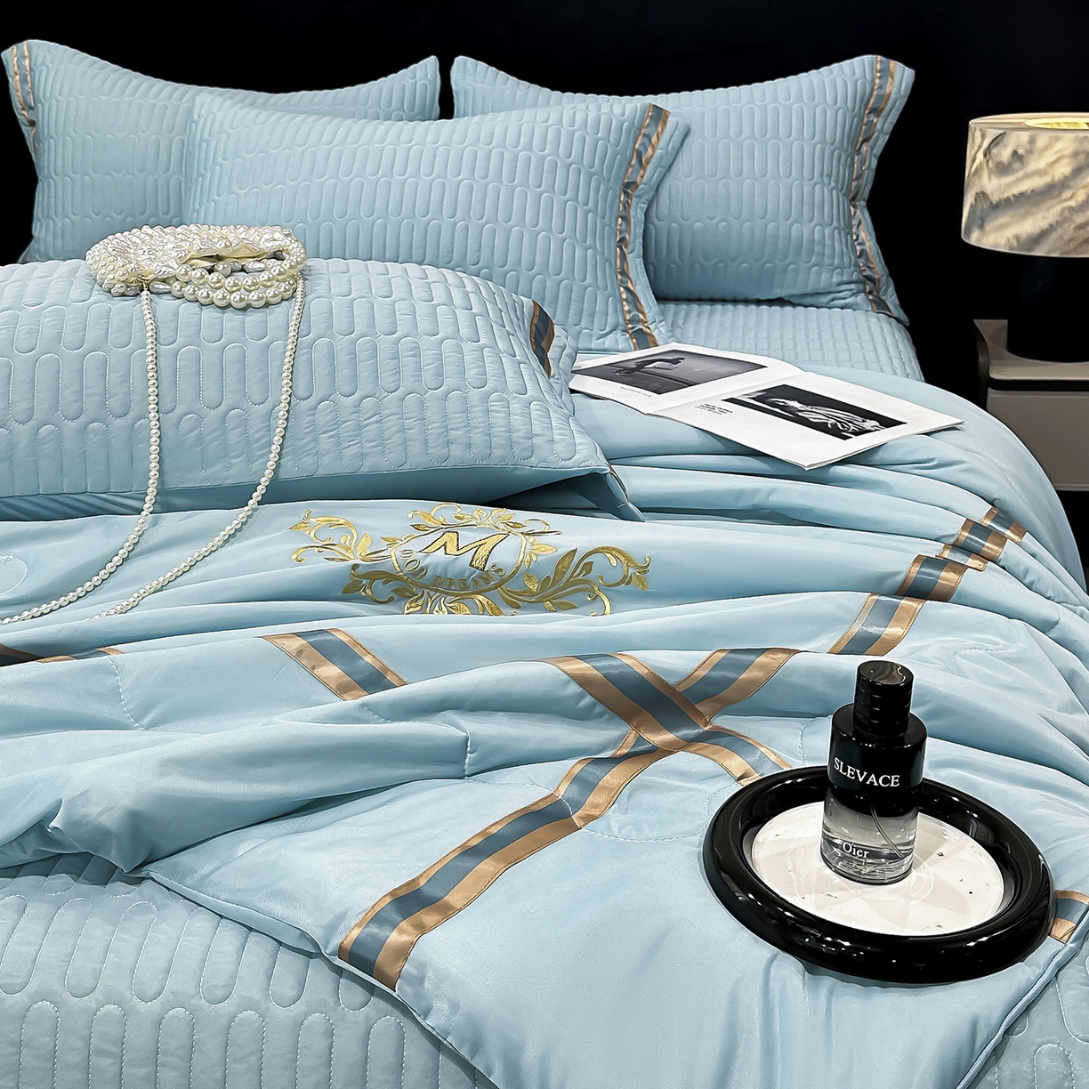 91家纺网 家纺一手货源 找家纺 妮恒美家纺 2026新款凉感丝床盖夏被款绅士系列 绅士海蓝