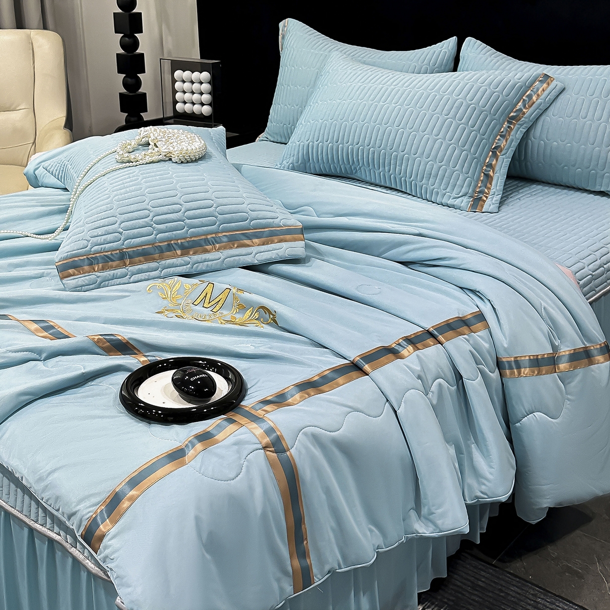 91家纺网 家纺一手货源 找家纺 妮恒美家纺 2026新款凉感丝床盖夏被款绅士系列 绅士海蓝