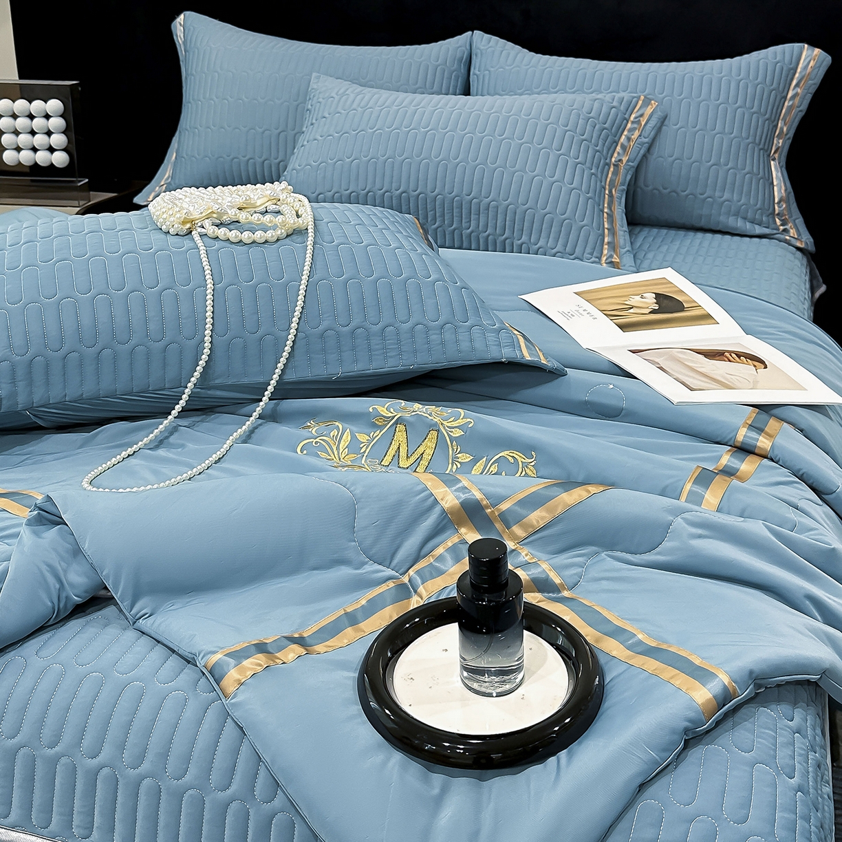 91家纺网 家纺一手货源 找家纺 妮恒美家纺 2026新款凉感丝床盖夏被款绅士系列 绅士蓝绿