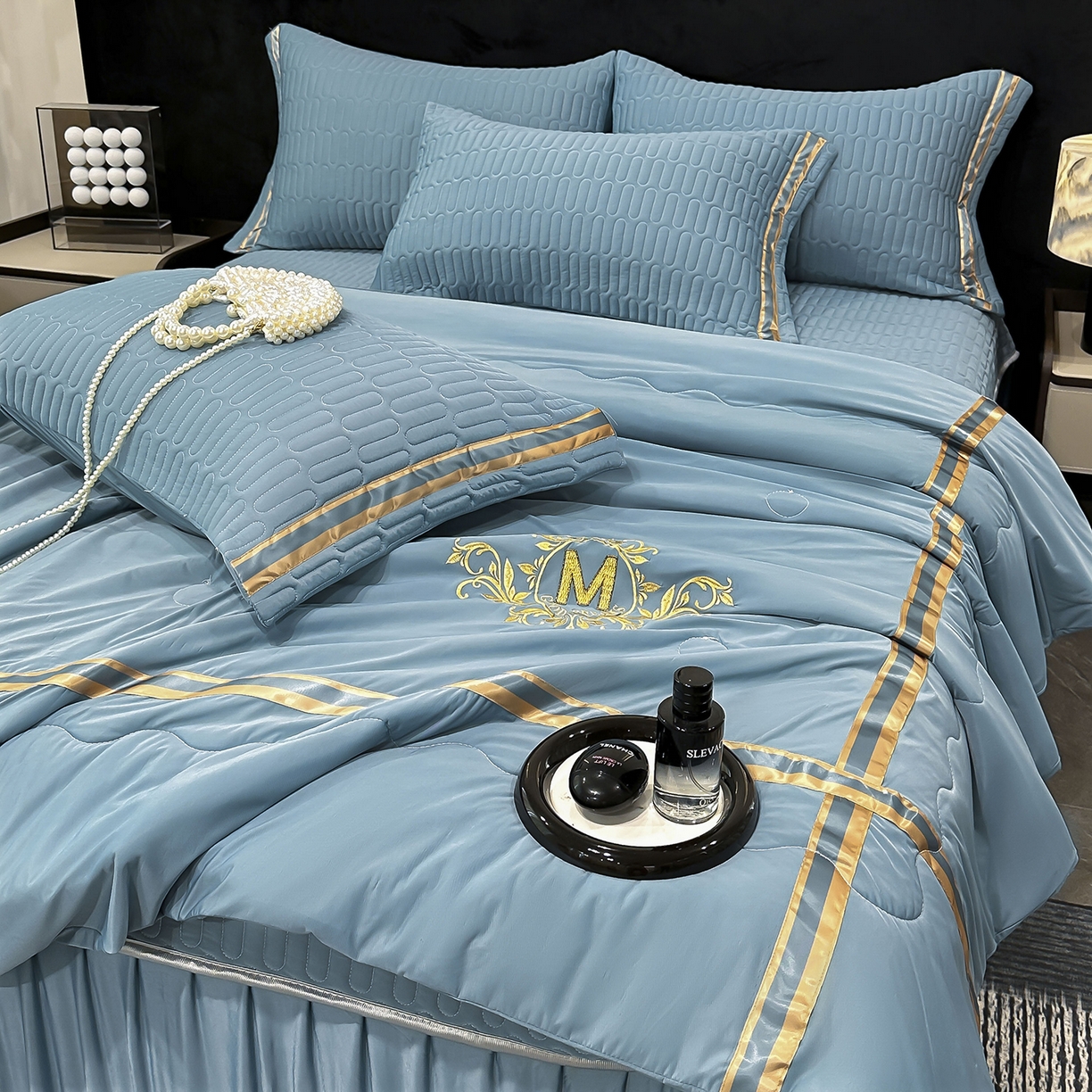 91家纺网 家纺一手货源 找家纺 妮恒美家纺 2026新款凉感丝床盖夏被款绅士系列 绅士蓝绿