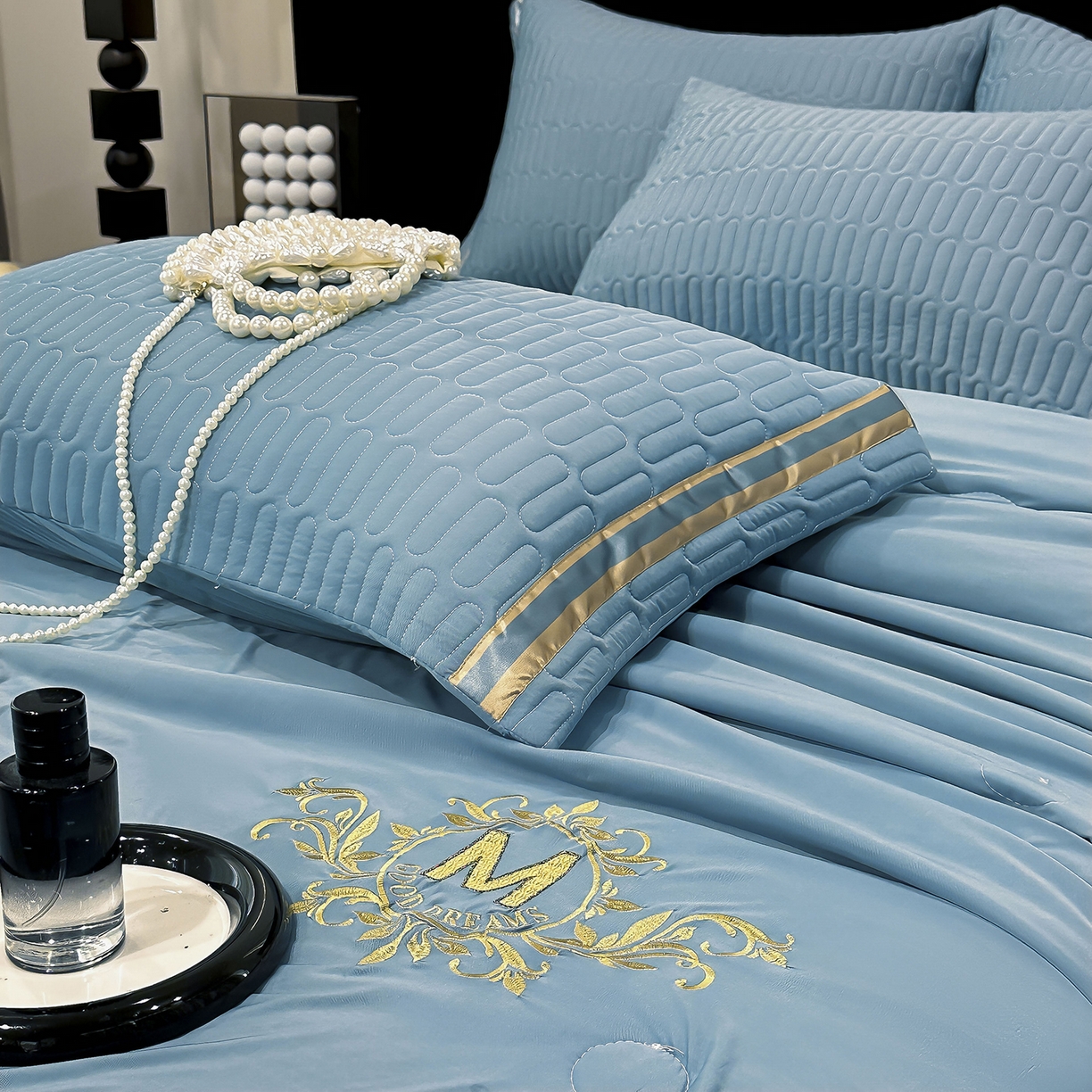 91家纺网 家纺一手货源 找家纺 妮恒美家纺 2026新款凉感丝床盖夏被款绅士系列 绅士蓝绿