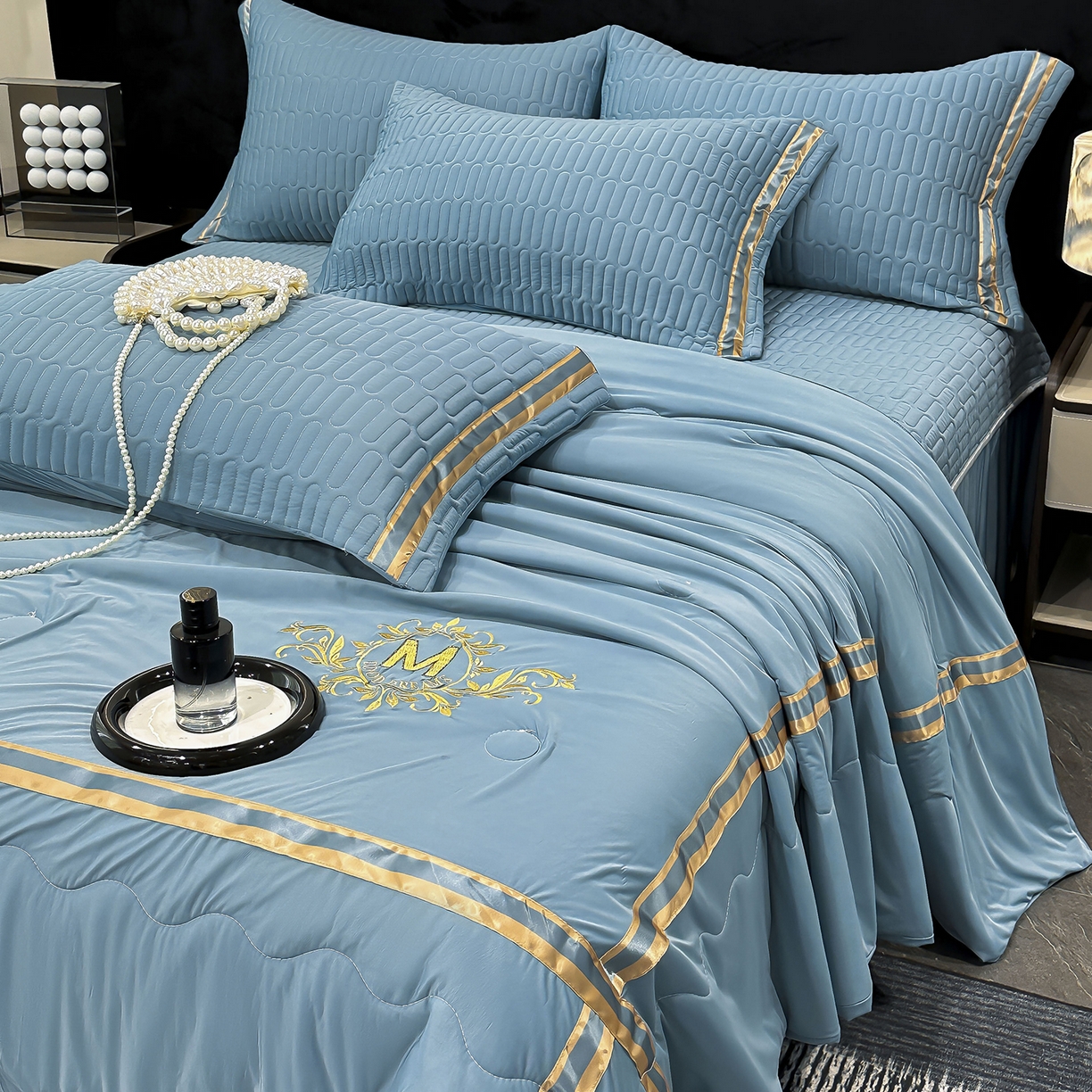 91家纺网 家纺一手货源 找家纺 妮恒美家纺 2026新款凉感丝床盖夏被款绅士系列 绅士蓝绿