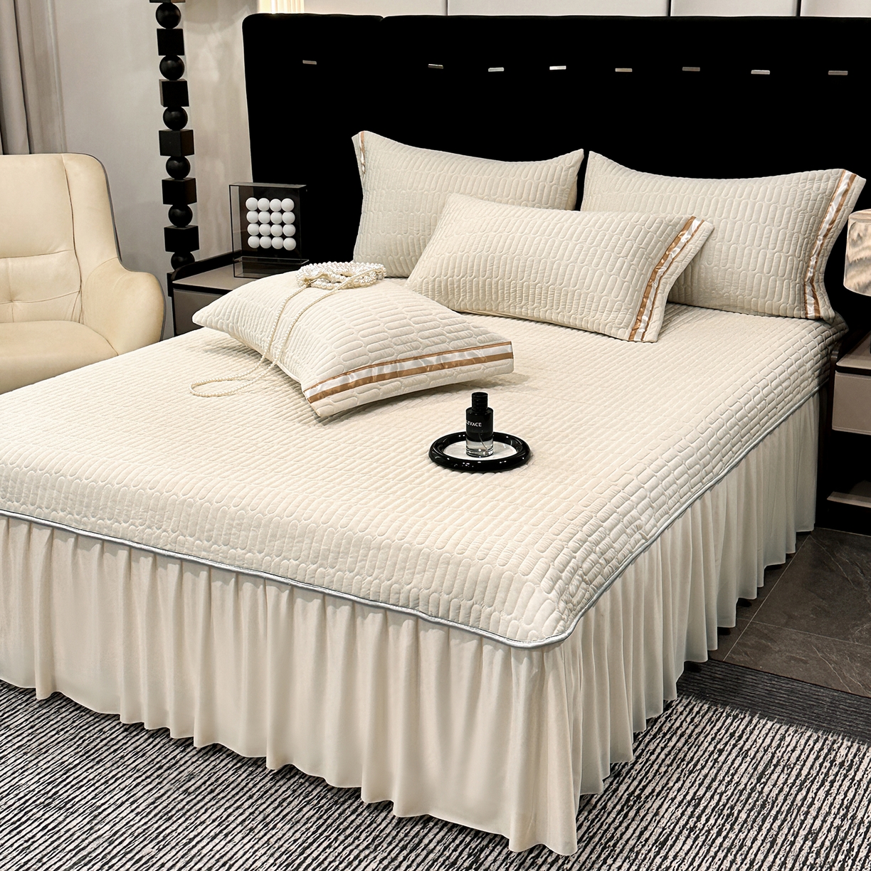 91家纺网 家纺一手货源 找家纺 妮恒美家纺 2026新款凉感丝床盖夏被款绅士系列 绅士奶昔白