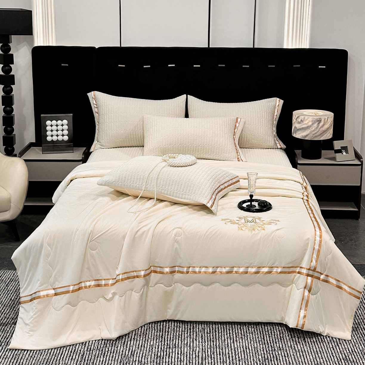 91家纺网 家纺一手货源 找家纺 妮恒美家纺 2026新款凉感丝床盖夏被款绅士系列 绅士奶昔白