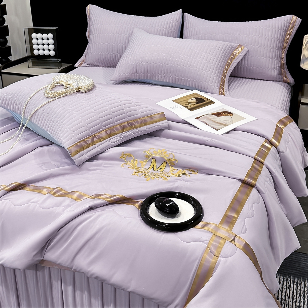 91家纺网 家纺一手货源 找家纺 妮恒美家纺 2026新款凉感丝床盖夏被款绅士系列 绅士浅紫