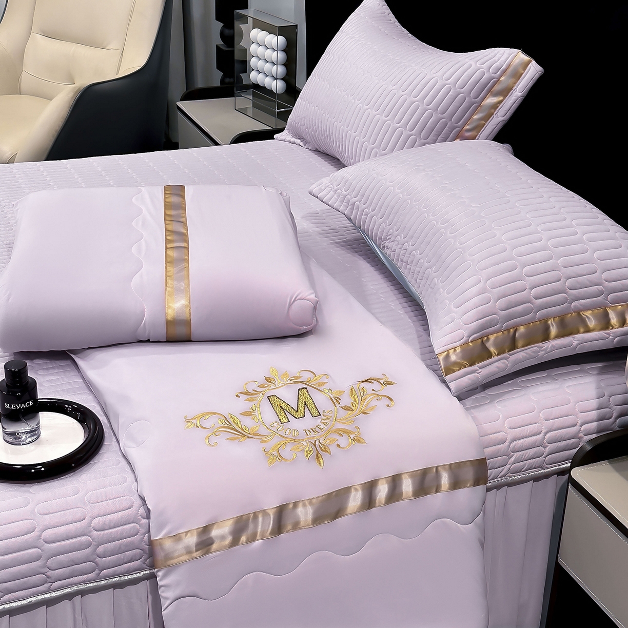 91家纺网 家纺一手货源 找家纺 妮恒美家纺 2026新款凉感丝床盖夏被款绅士系列 绅士浅紫