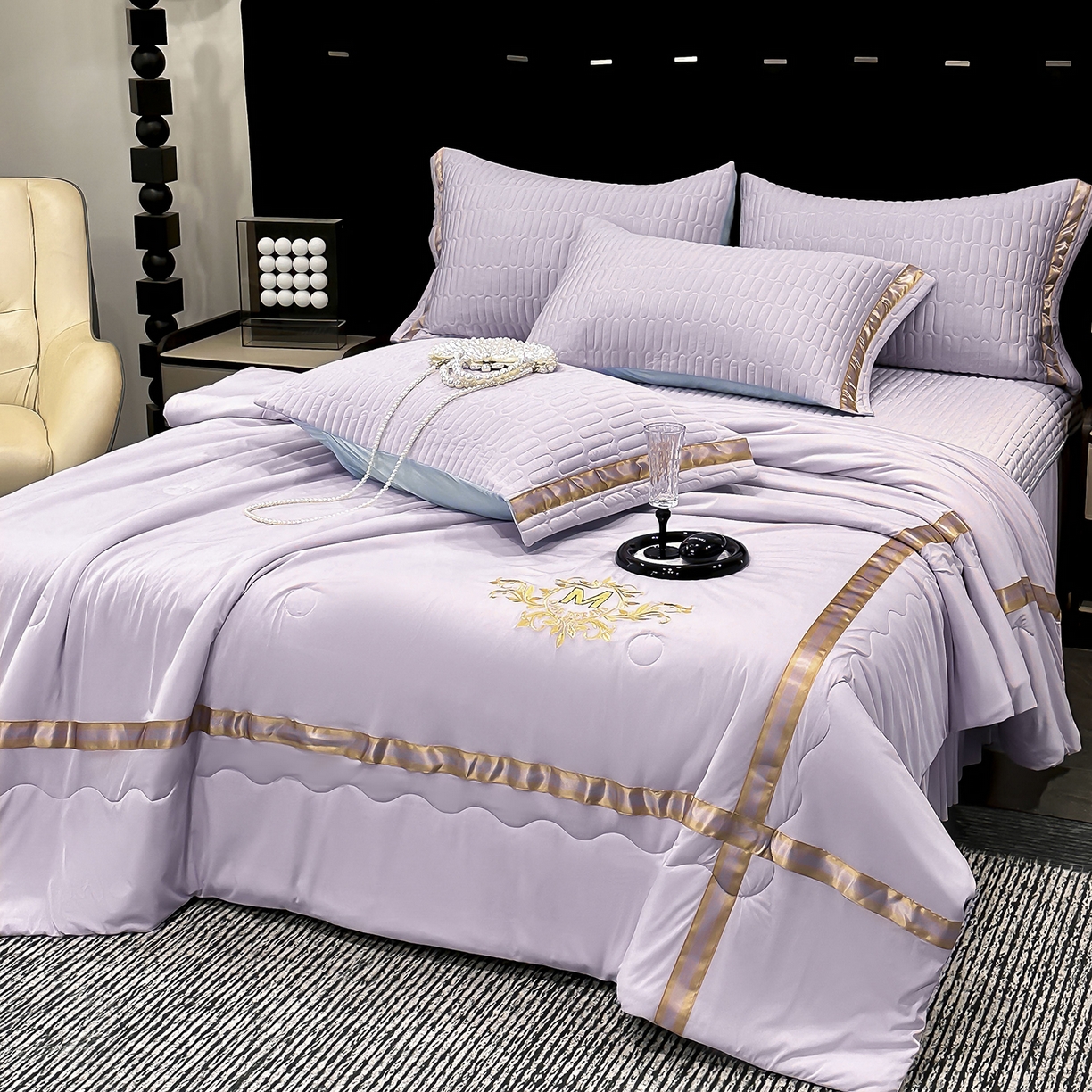 91家纺网 家纺一手货源 找家纺 妮恒美家纺 2026新款凉感丝床盖夏被款绅士系列 绅士浅紫