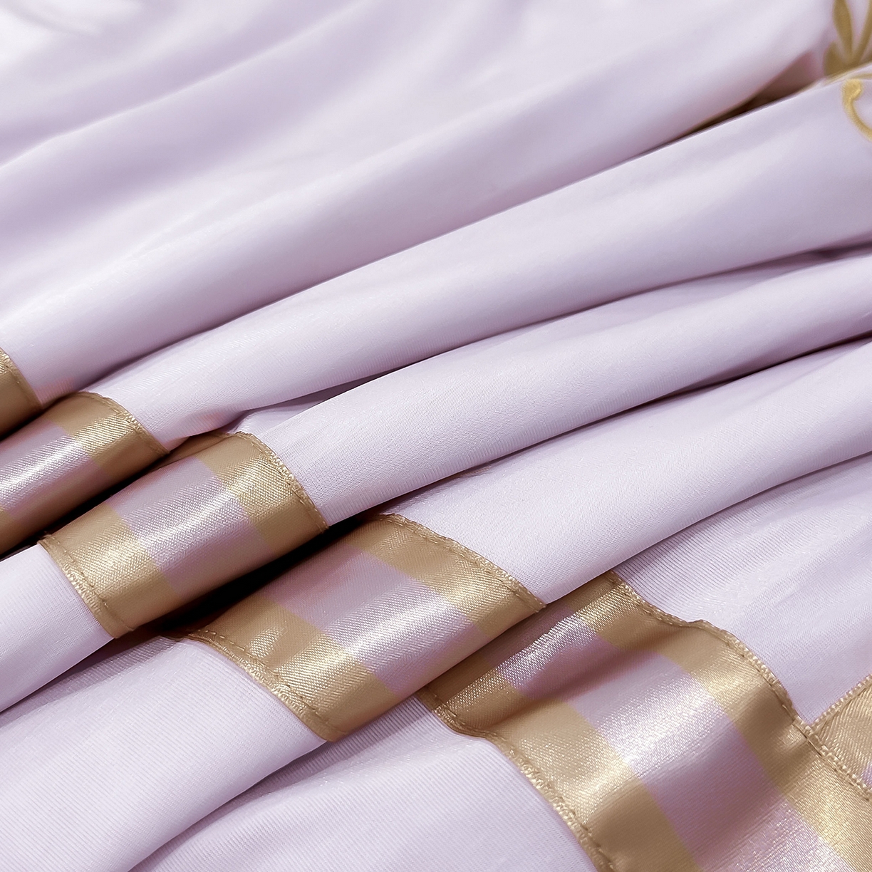 91家纺网 家纺一手货源 找家纺 妮恒美家纺 2026新款凉感丝床盖夏被款绅士系列 绅士浅紫