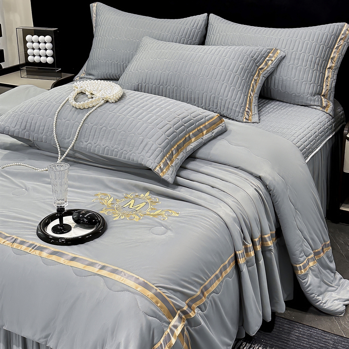 91家纺网 家纺一手货源 找家纺 妮恒美家纺 2026新款凉感丝床盖夏被款绅士系列 绅士深灰