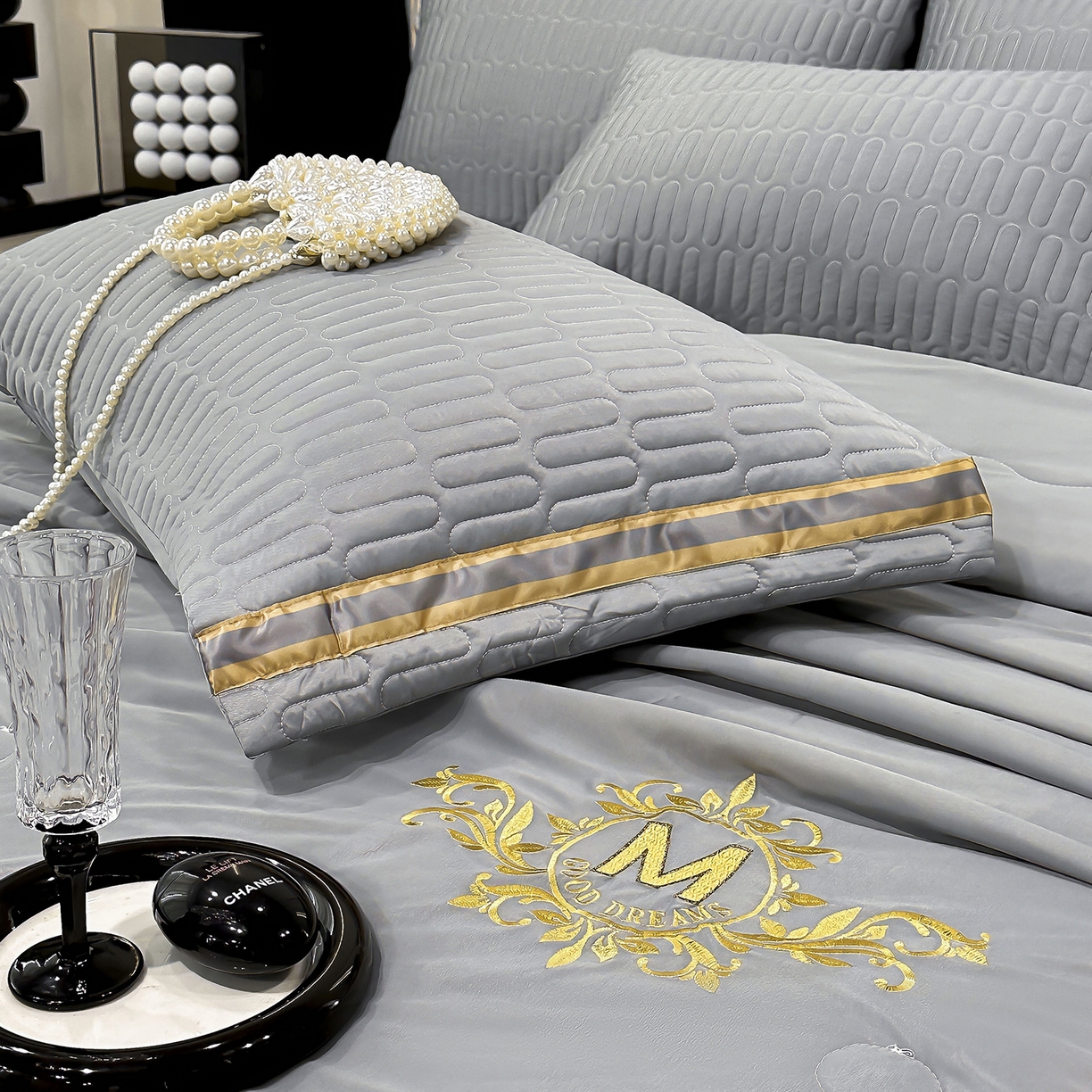 91家纺网 家纺一手货源 找家纺 妮恒美家纺 2026新款凉感丝床盖夏被款绅士系列 绅士深灰