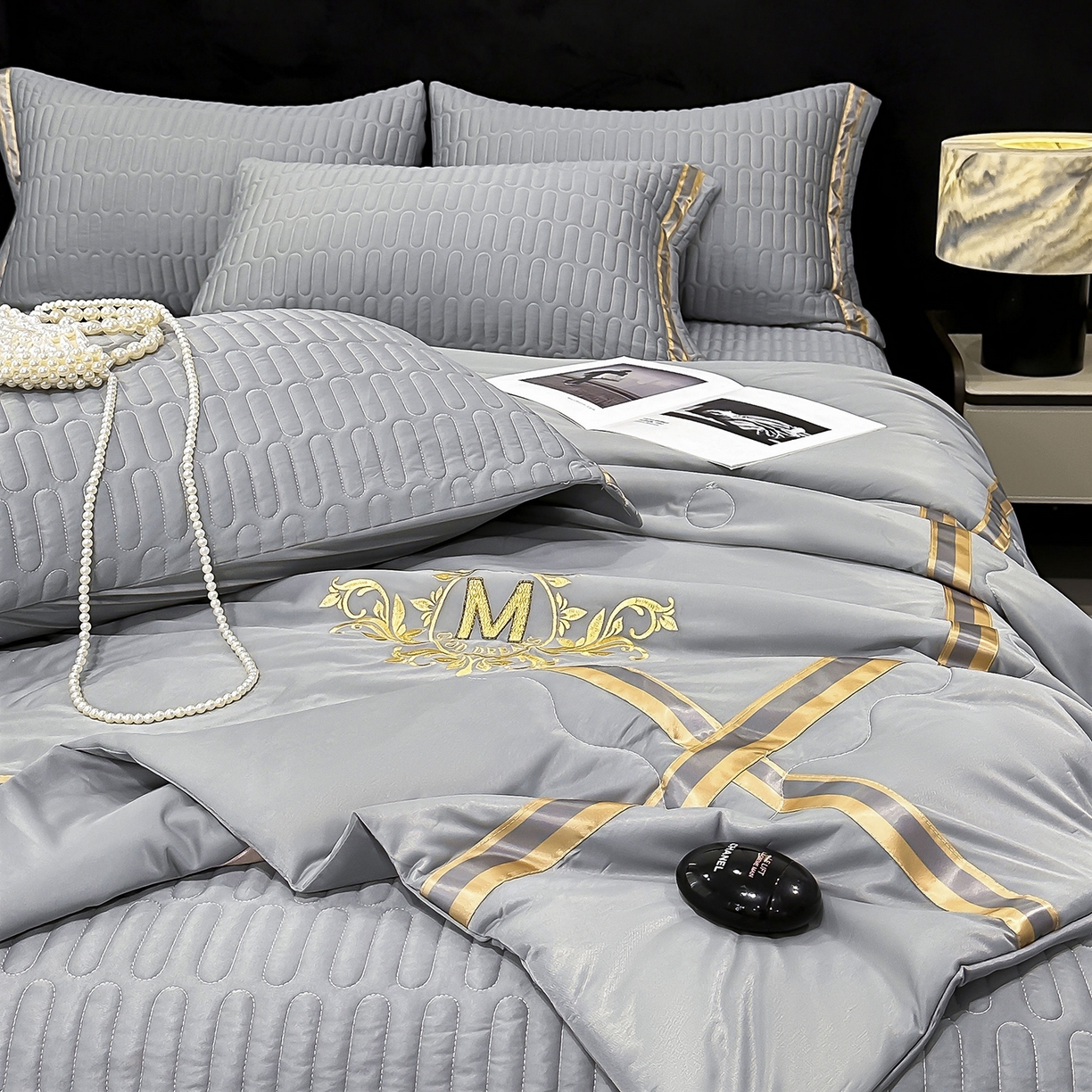 91家纺网 家纺一手货源 找家纺 妮恒美家纺 2026新款凉感丝床盖夏被款绅士系列 绅士深灰