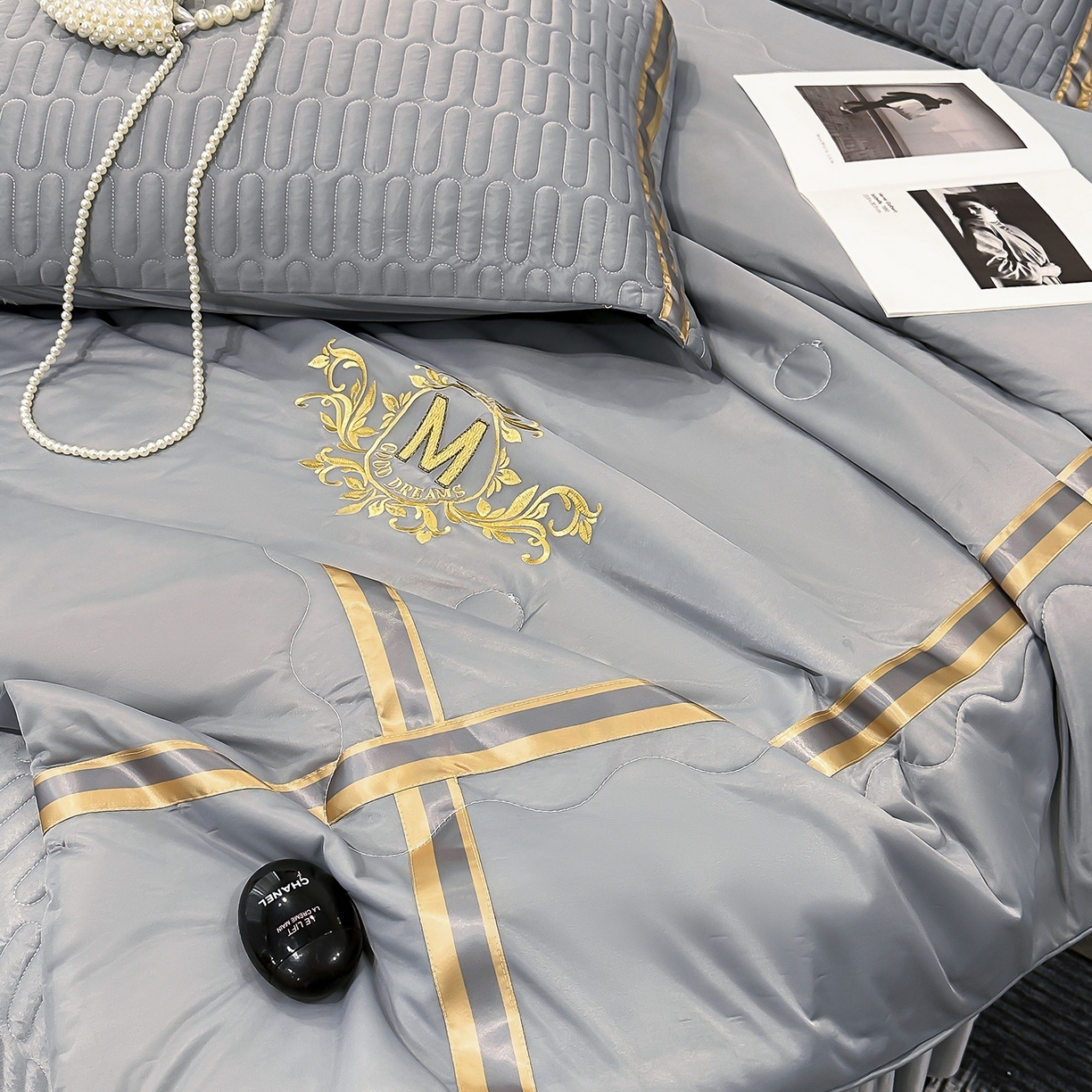 91家纺网 家纺一手货源 找家纺 妮恒美家纺 2026新款凉感丝床盖夏被款绅士系列 绅士深灰