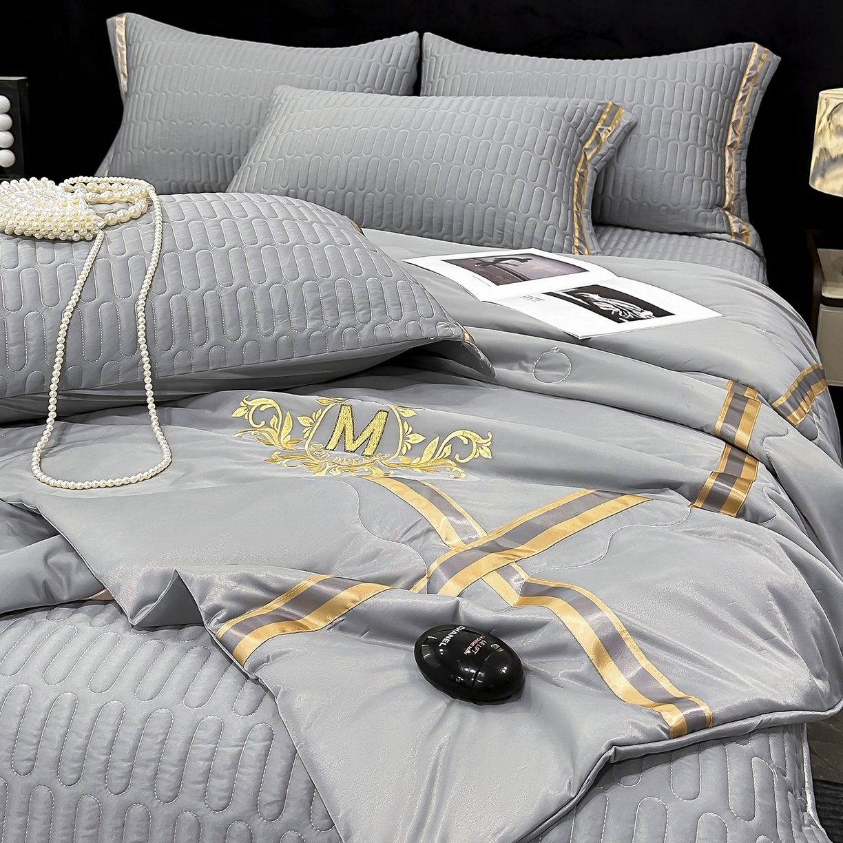 91家纺网 家纺一手货源 找家纺 妮恒美家纺 2026新款凉感丝床盖夏被款绅士系列 绅士深灰