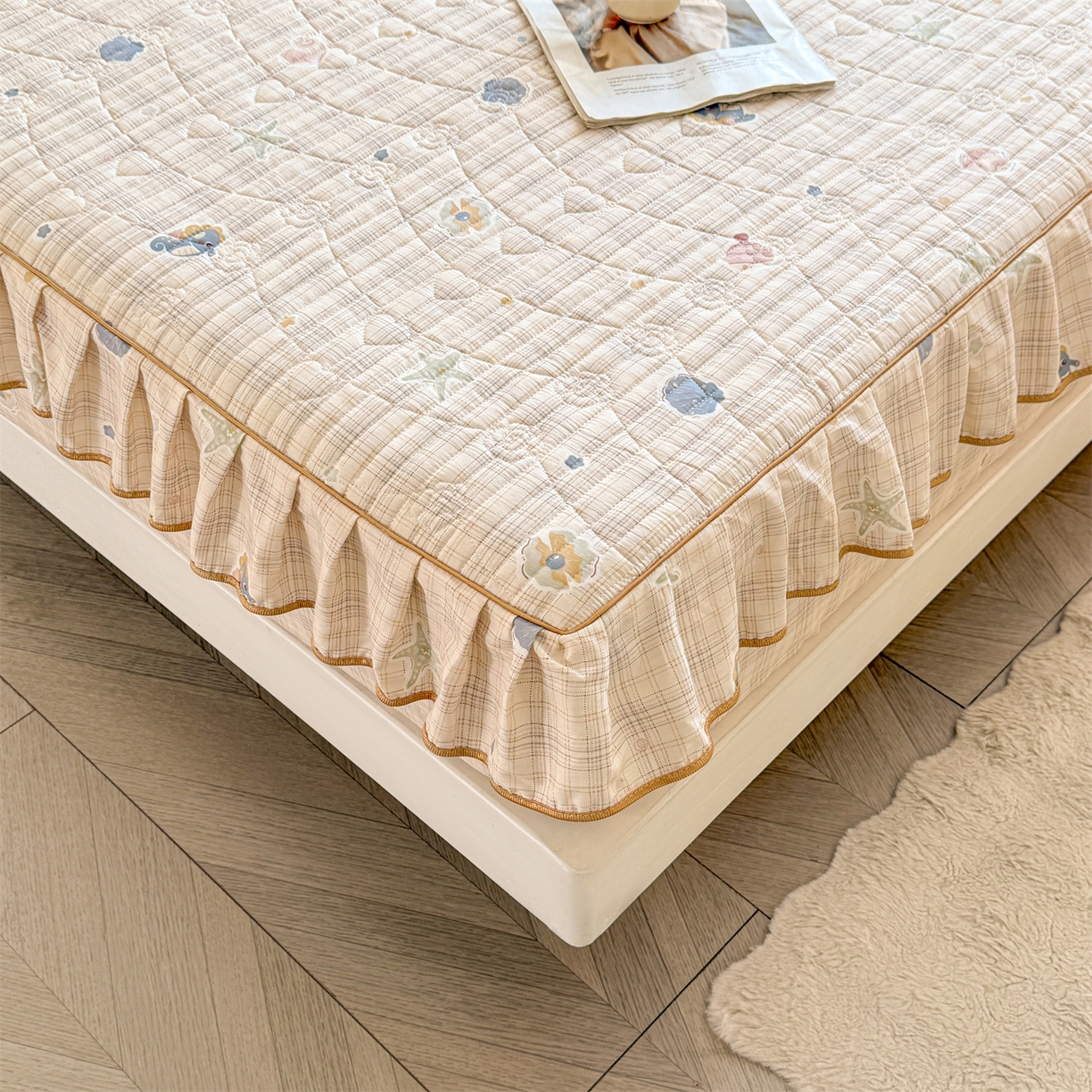 91家纺网 家纺一手货源 找家纺 （总）宜凡家纺 2026新款全棉印花夹棉花边床笠套件②--三件套