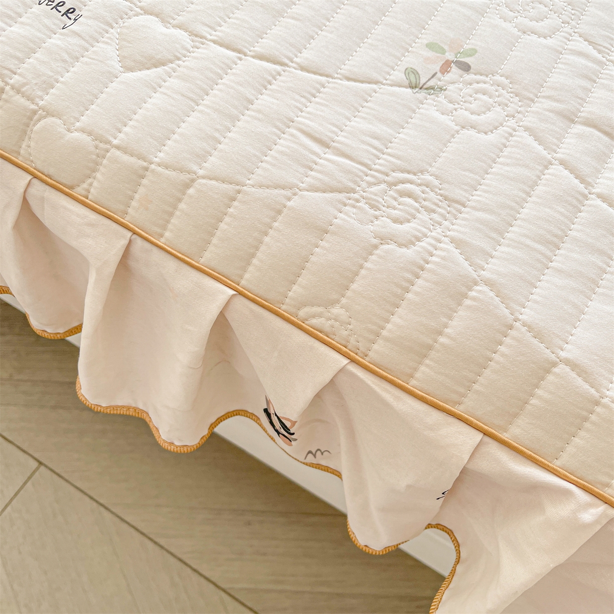 91家纺网 家纺一手货源 找家纺 宜凡家纺 2026新款全棉印花夹棉花边床笠套件②--三件套 森林动物派