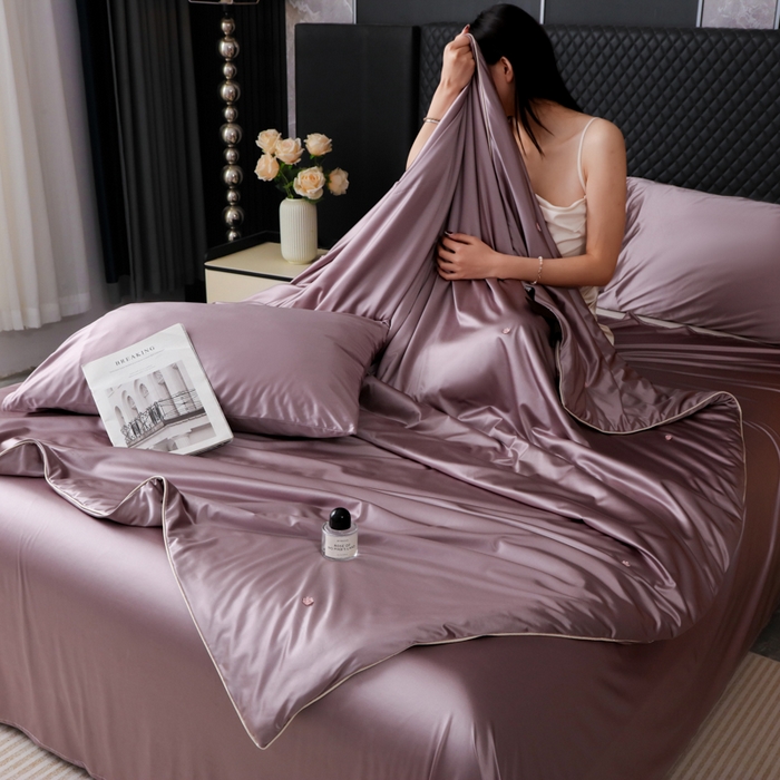 91家纺网 家纺一手货源 找家纺 爱彼家纺 2026夏季新款流锻亲肤水光夏凉被高级感单夏被-可定制蚕丝夏被 云栖烟紫