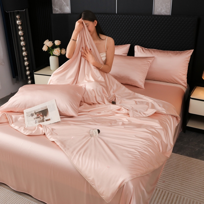 91家纺网 家纺一手货源 找家纺 （总）爱彼家纺 2026夏季新款流锻亲肤水光夏凉被高级感单夏被-可定制蚕丝夏被