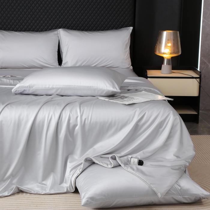 91家纺网 家纺一手货源 找家纺 爱彼家纺 2026夏季新款流锻亲肤水光夏凉被高级感单夏被-可定制蚕丝夏被 银月天丝灰