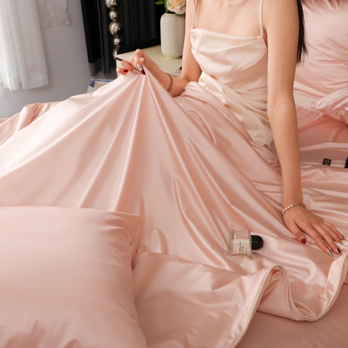 91家纺网 家纺一手货源 找家纺 爱彼家纺 2026夏季新款流锻亲肤水光夏凉被高级感单夏被-可定制蚕丝夏被 莫奈浅粉