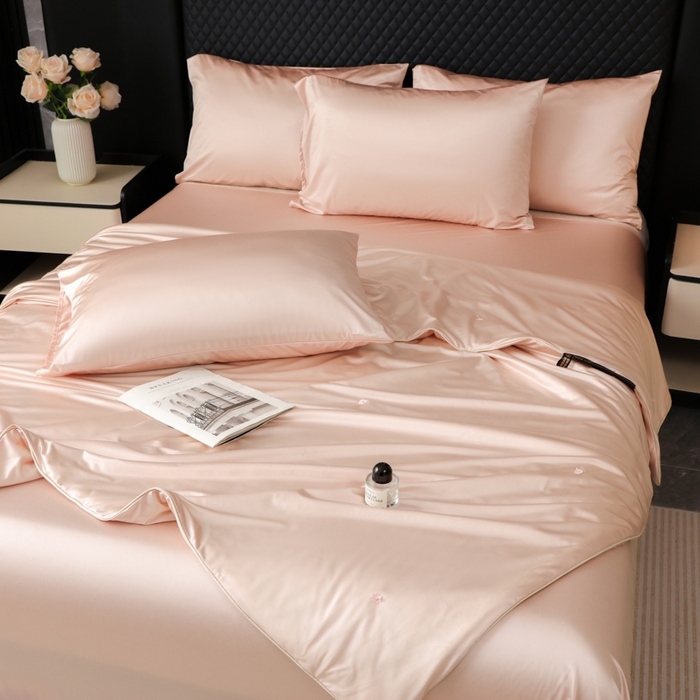 91家纺网 家纺一手货源 找家纺 爱彼家纺 2026夏季新款流锻亲肤水光夏凉被高级感单夏被-可定制蚕丝夏被 莫奈玉粉