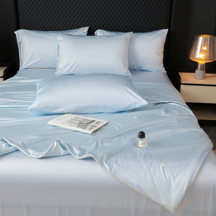 91家纺网 家纺一手货源 找家纺 爱彼家纺 2026夏季新款流锻亲肤水光夏凉被高级感单夏被-可定制蚕丝夏被 奢雅冰蓝