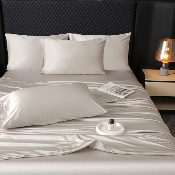 91家纺网 家纺一手货源 找家纺 爱彼家纺 2026夏季新款流锻亲肤水光夏凉被高级感单夏被-可定制蚕丝夏被 山月素灰