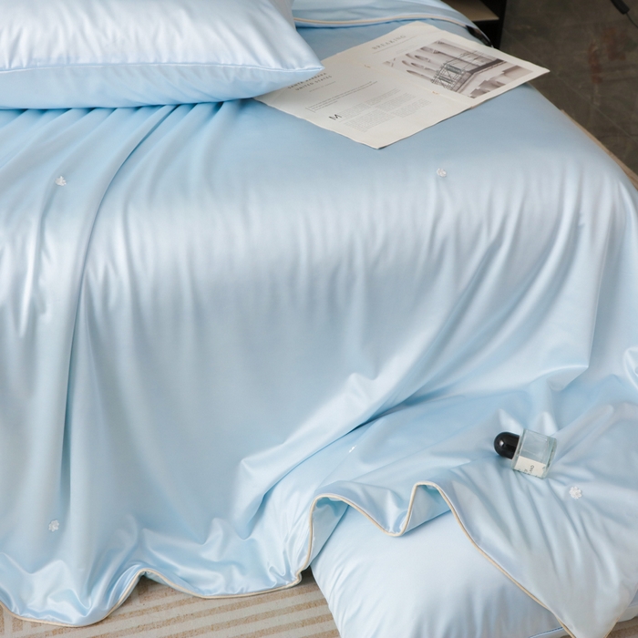 91家纺网 家纺一手货源 找家纺 爱彼家纺 2026夏季新款流锻亲肤水光夏凉被高级感单夏被-可定制蚕丝夏被 奢雅冰蓝