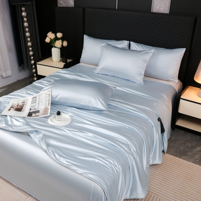 91家纺网 家纺一手货源 找家纺 爱彼家纺 2026夏季新款流锻亲肤水光夏凉被高级感单夏被-可定制蚕丝夏被 奢雅浅蓝