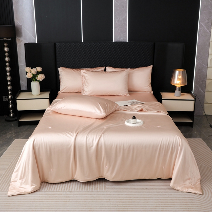 91家纺网 家纺一手货源 找家纺 爱彼家纺 2026夏季新款流锻亲肤水光夏凉被高级感单夏被-可定制蚕丝夏被 莫奈玉粉