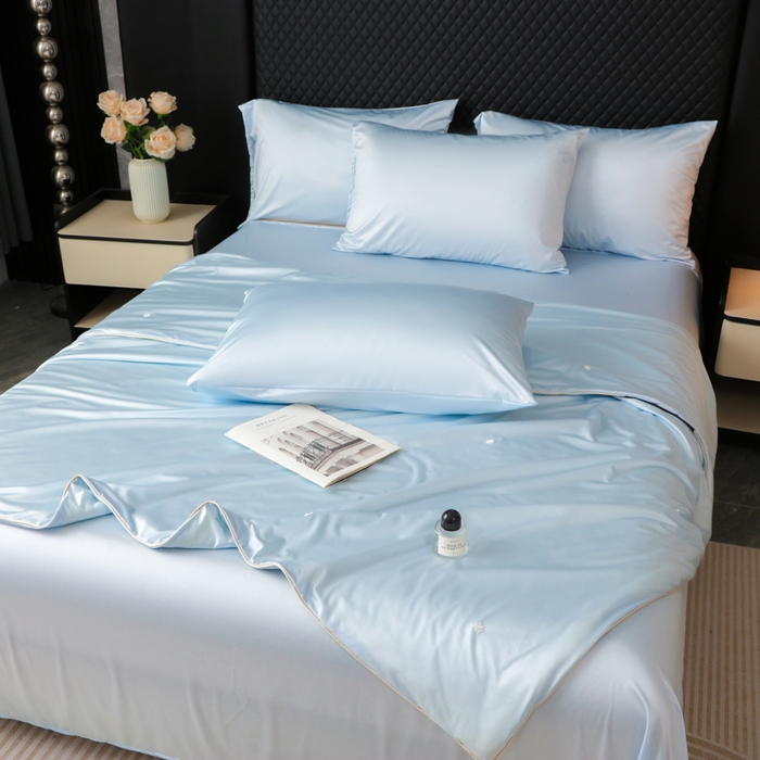 91家纺网 家纺一手货源 找家纺 爱彼家纺 2026夏季新款流锻亲肤水光夏凉被高级感单夏被-可定制蚕丝夏被 奢雅冰蓝