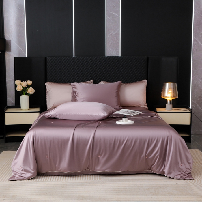 91家纺网 家纺一手货源 找家纺 爱彼家纺 2026夏季新款流锻亲肤水光夏凉被高级感单夏被-可定制蚕丝夏被 云栖烟紫