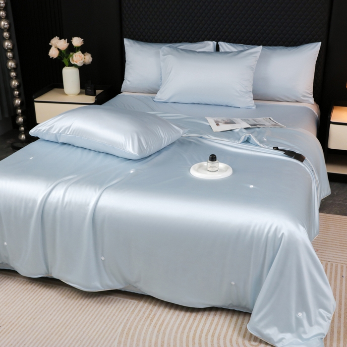 91家纺网 家纺一手货源 找家纺 爱彼家纺 2026夏季新款流锻亲肤水光夏凉被高级感单夏被-可定制蚕丝夏被 奢雅浅蓝