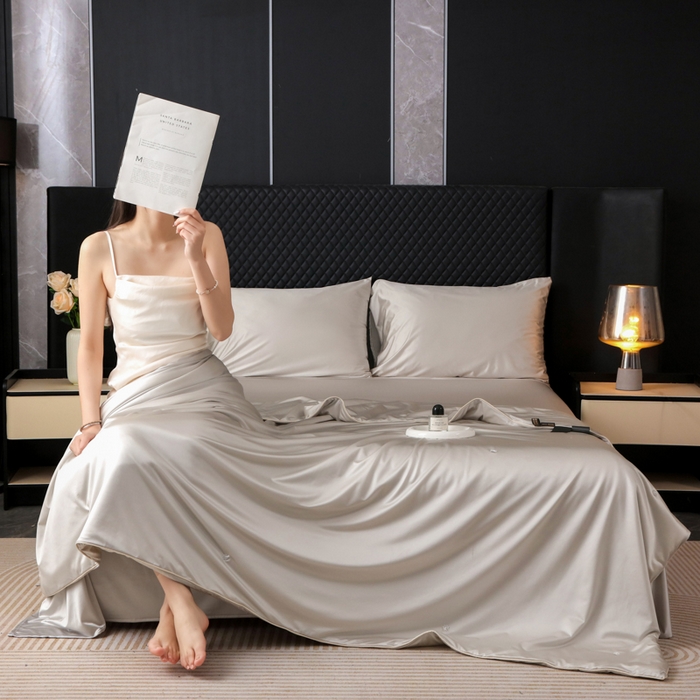 91家纺网 家纺一手货源 找家纺 爱彼家纺 2026夏季新款流锻亲肤水光夏凉被高级感单夏被-可定制蚕丝夏被 山月素灰