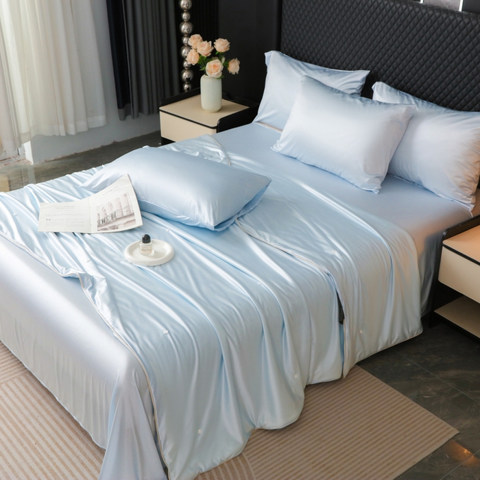 91家纺网 家纺一手货源 找家纺 爱彼家纺 2026夏季新款流锻亲肤水光夏凉被高级感单夏被-可定制蚕丝夏被 奢雅冰蓝