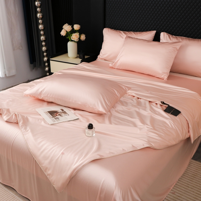 91家纺网 家纺一手货源 找家纺 爱彼家纺 2026夏季新款流锻亲肤水光夏凉被高级感单夏被-可定制蚕丝夏被 莫奈浅粉