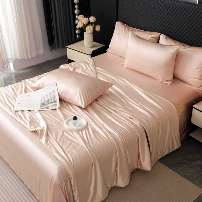 91家纺网 家纺一手货源 找家纺 爱彼家纺 2026夏季新款流锻亲肤水光夏凉被高级感单夏被-可定制蚕丝夏被 莫奈玉粉