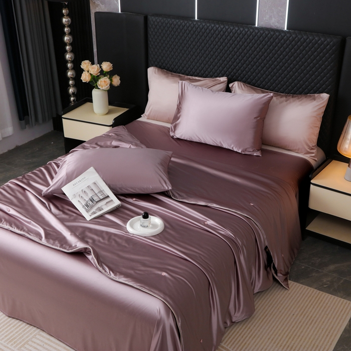 91家纺网 家纺一手货源 找家纺 爱彼家纺 2026夏季新款流锻亲肤水光夏凉被高级感单夏被-可定制蚕丝夏被 云栖烟紫