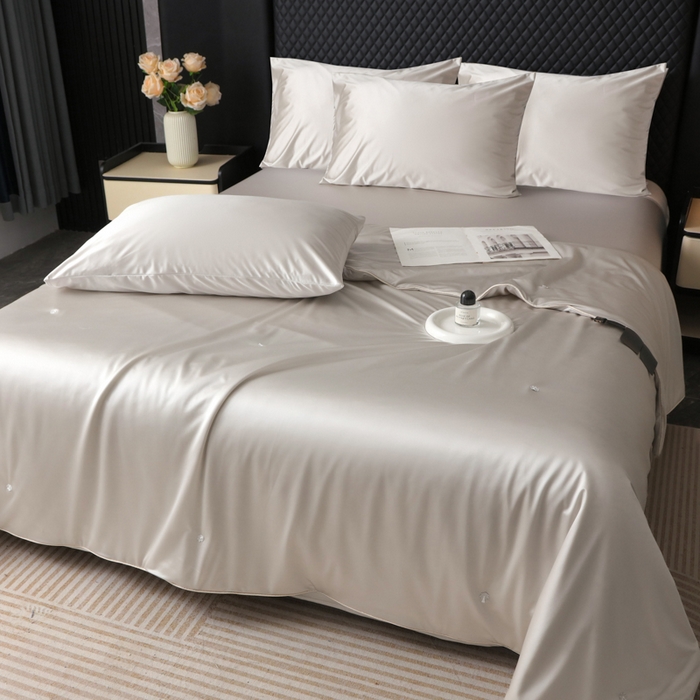 91家纺网 家纺一手货源 找家纺 爱彼家纺 2026夏季新款流锻亲肤水光夏凉被高级感单夏被-可定制蚕丝夏被 山月素灰