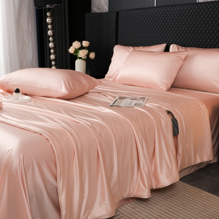 91家纺网 家纺一手货源 找家纺 爱彼家纺 2026夏季新款流锻亲肤水光夏凉被高级感单夏被-可定制蚕丝夏被 莫奈浅粉