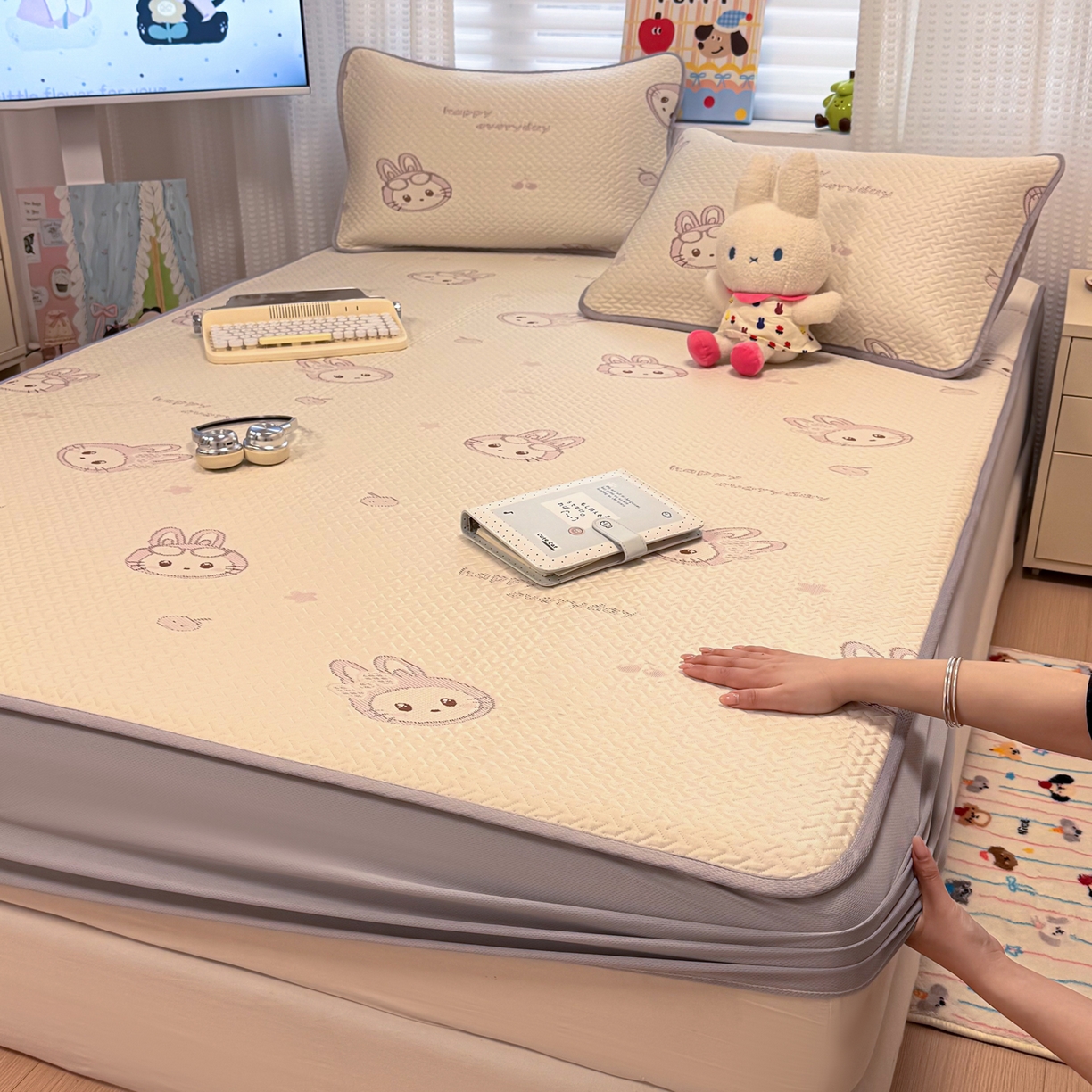 91家纺网 家纺一手货源 找家纺 （总）懒猫家纺 2026新款卡通提花凉豆豆床笠款凉席