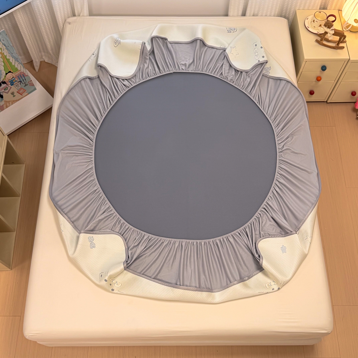 91家纺网 家纺一手货源 找家纺 懒猫家纺 2026新款卡通提花凉豆豆床笠款凉席 星糖蓝猫-床笠款