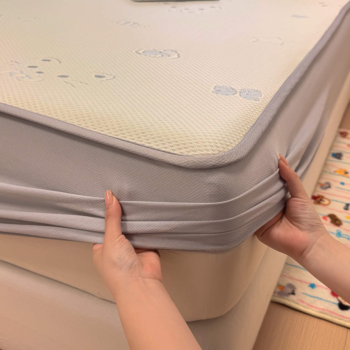 91家纺网 家纺一手货源 找家纺 懒猫家纺 2026新款卡通提花凉豆豆床笠款凉席 星糖蓝猫-床笠款