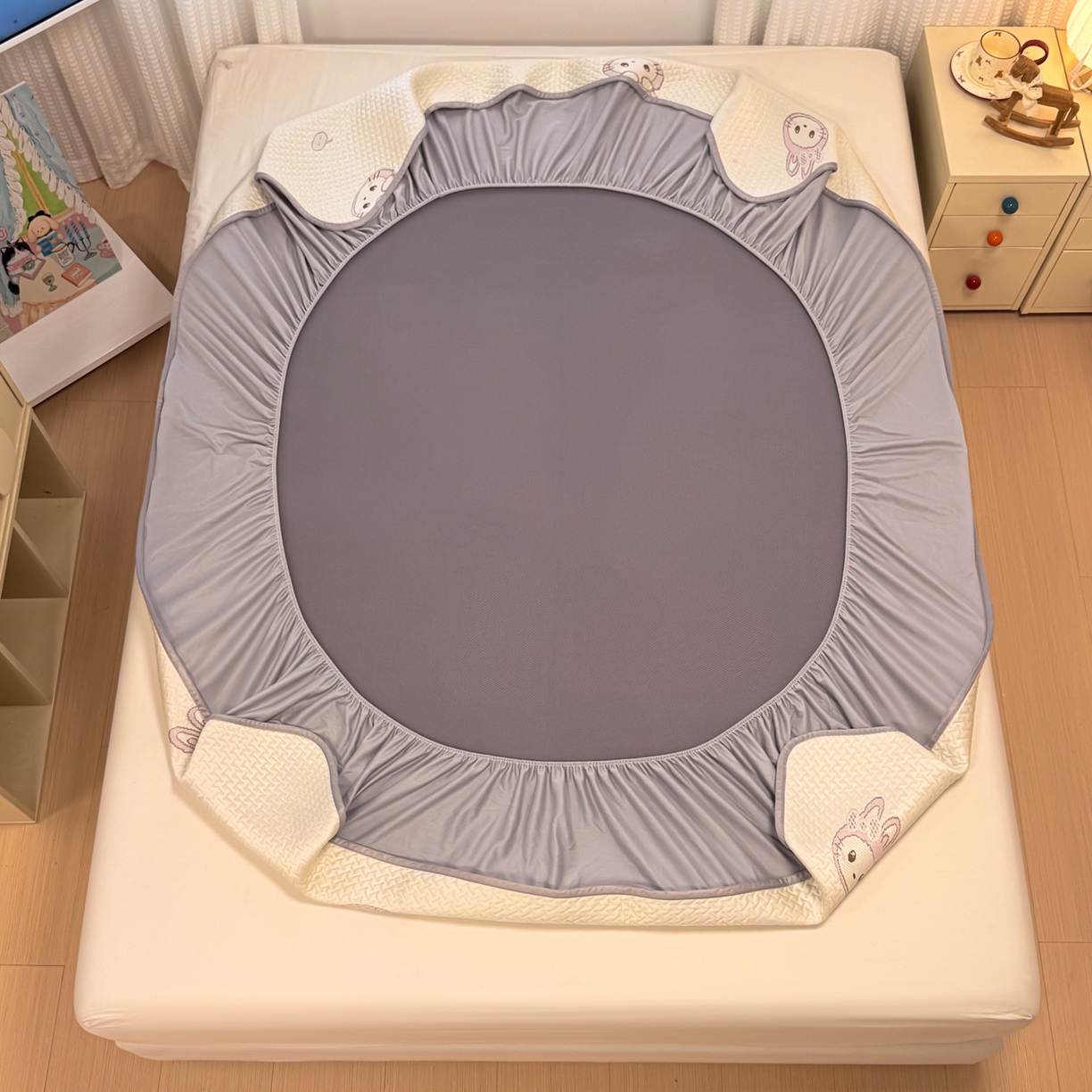 91家纺网 家纺一手货源 找家纺 懒猫家纺 2026新款卡通提花凉豆豆床笠款凉席 粉绒兔子-床笠款